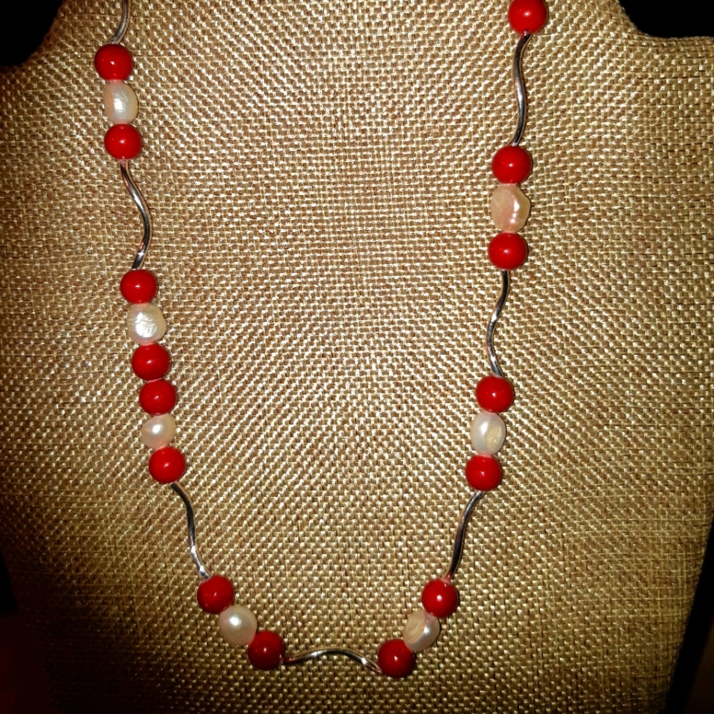 Coral and pearl esemble